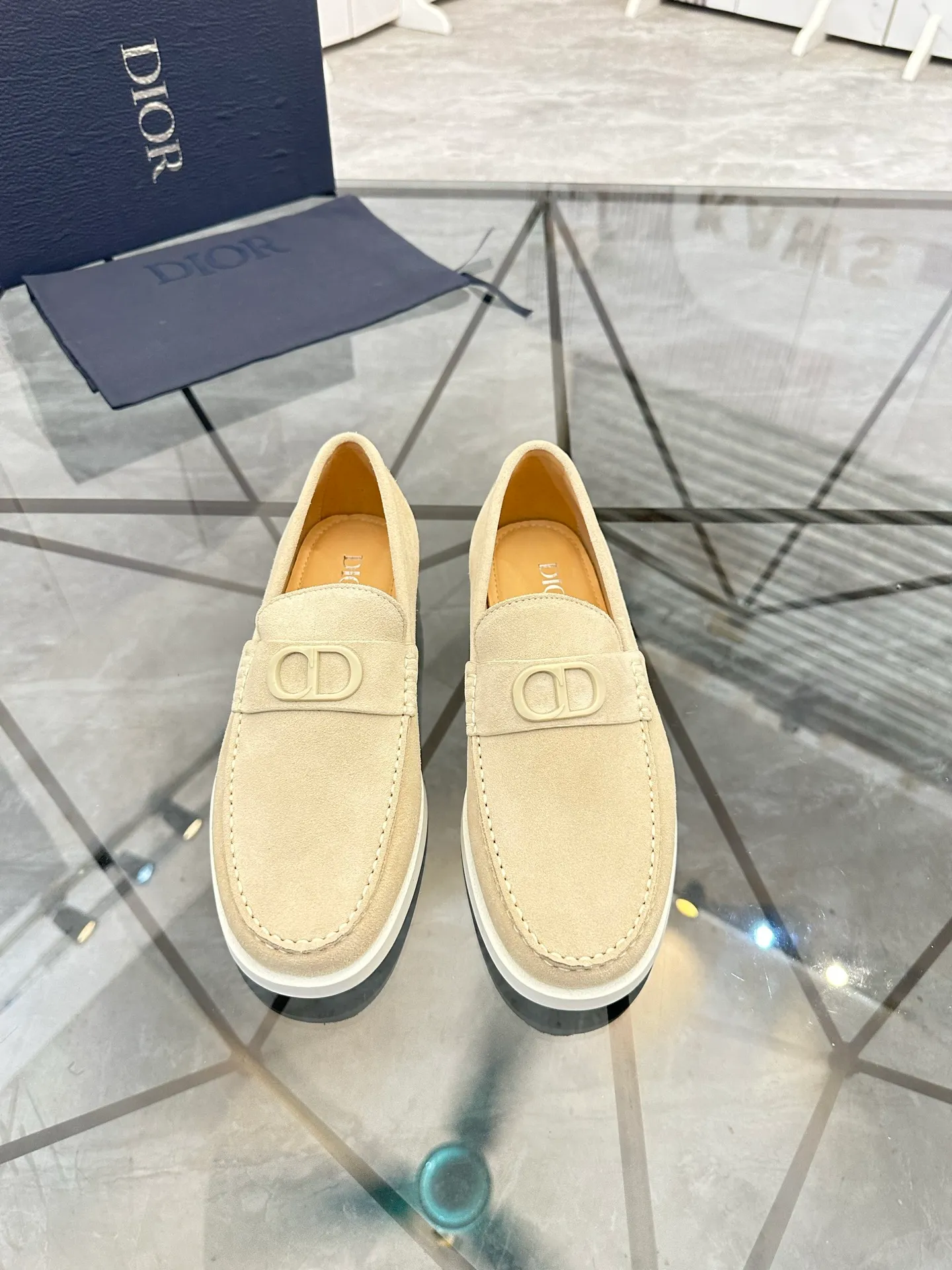 Selling men's shoes 💰: 💰P440¥ Product trademark: Dio* "Dior*" slip-on shoes Regular size: 39-44 (can be customized to 45.46) Product materials: imported nubuck leather upper, cowhide lining, original outsole. Number: 628